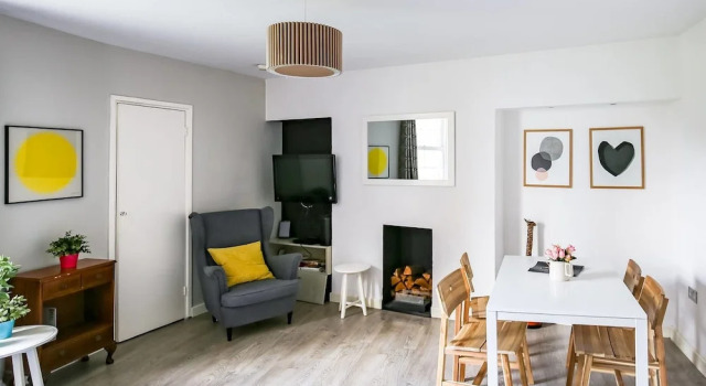 Next to Euston! Perfect 2 bed in Central London, Забронировать Отель Отели Лондона 3 звезды, рядом с Театр Technis, 3*