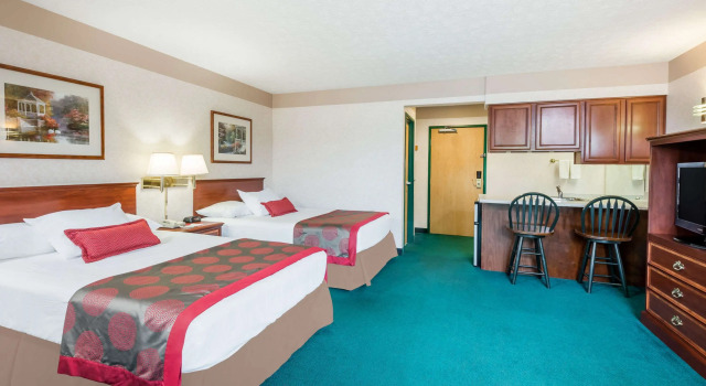 Ramada by Wyndham Strasburg Dover, Prenota Hotel Dover Ohio