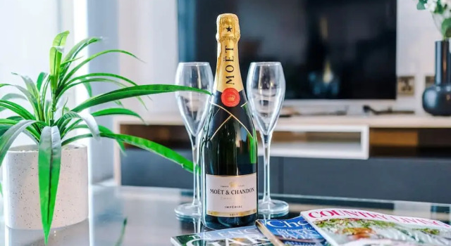 Апартаменты NEW Stunning 2 Bed Flat in Manchester Sleeps 4
