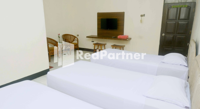Трёхместный номер Standard Hotel Transit 1 Makassar RedPartner