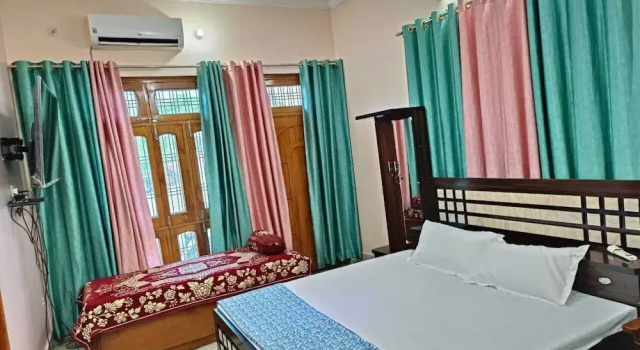 Arya Holiday Home