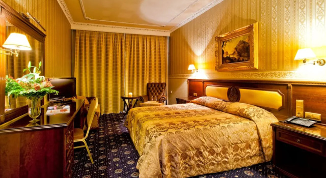 Полулюкс с балконом Kouros Hotel