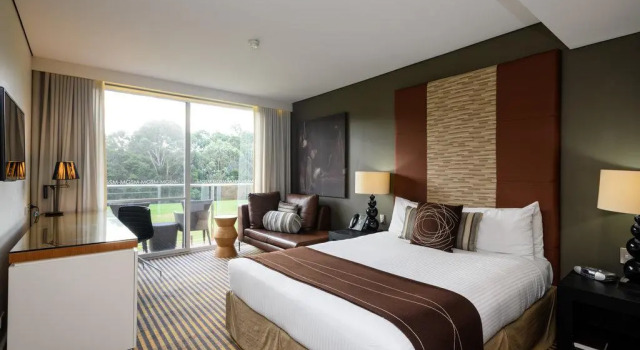 Номер Standard Lakeside Hotel and Conference Centre