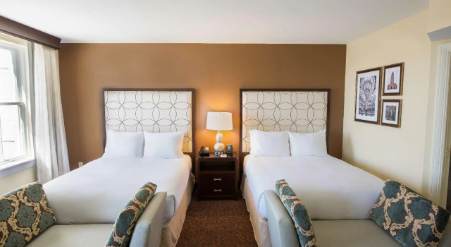 Четырёхместный номер Standard с видом на город Hilton Baton Rouge Capitol Center