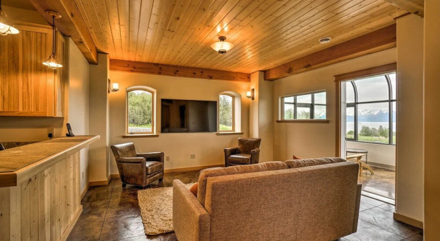 Home w/ Kachemak Bay View - 5 Miles to Downtown!, Rezerwuj Hotel Kenai 