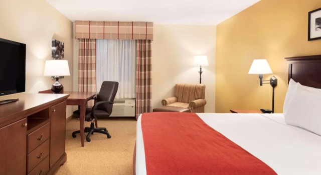 Номер Premium Country Inn & Suites by Radisson, Cedar Rapids Airport, IA