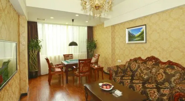 Ruisi Boya Hotel, Rezerwuj Hotel Hotele w Qingyang z parkingiem, Parking