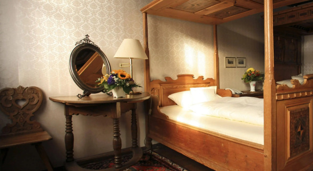 Hotel Eisenhut, Забронировать Отель Отели Ротенбург-об-дер-Таубер с завтраком, рядом с Церковь Святого Духа, Завтраки