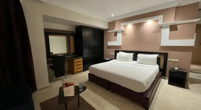 Hotel Pyramides Collection, Varaa Hotelli Hotellit Taza-Hoceima-Taounate pysäköinnillä, Pysäköinti