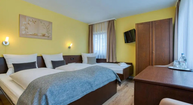 Трёхместный номер Standard Hotel Wiesbadener Hof