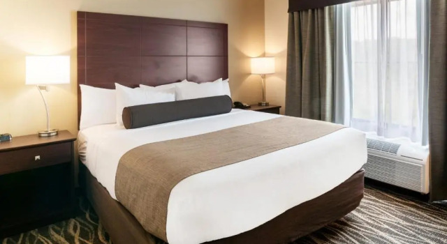 Студия Cobblestone Hotel & Suites Appleton International Airport