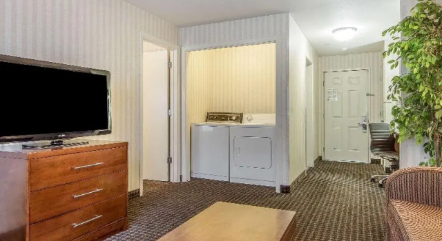 Люкс Quality Inn Half Moon Bay-Miramar Beach