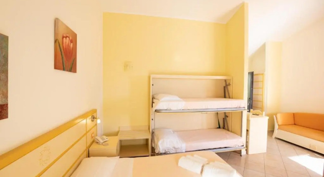 Четырёхместный номер Standard Hotel Baia Di Trainiti