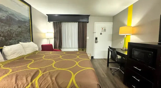 Двухместный люкс Super 8 by Wyndham Tupelo Airport