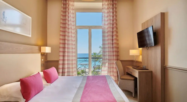 Номер Comfort с балконом и с видом на море Hôtel Vacances Bleues Royal Westminster