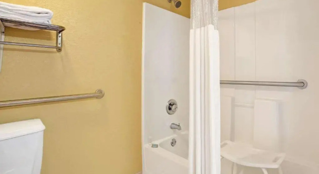 Номер Standard Travelodge by Wyndham Forest Park Atlanta South