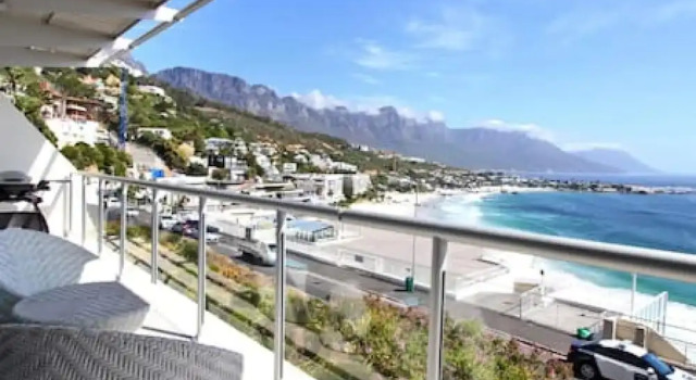 Апартаменты Incredible Clifton Apartment w 180 Sea Views Dunmore Blue