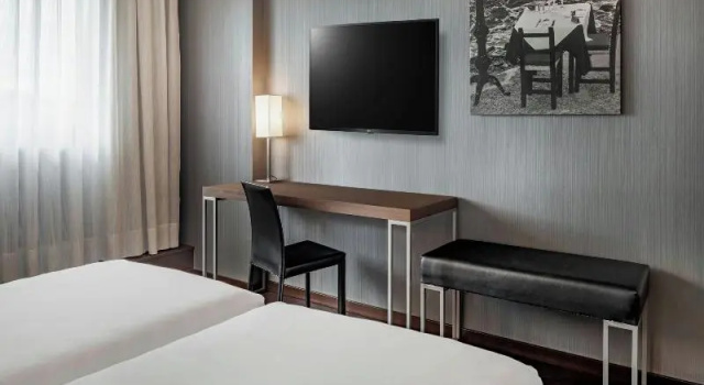 Трёхместный номер Standard AC Hotel Porto by Marriott
