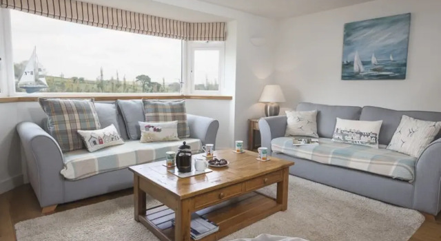 6 Knowle Court