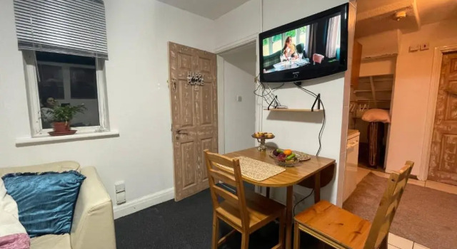 Private Studio Flat Great Location in Manchester, Забронировать Апартаменты/квартира Отели Манчестера с парковкой, Парковка