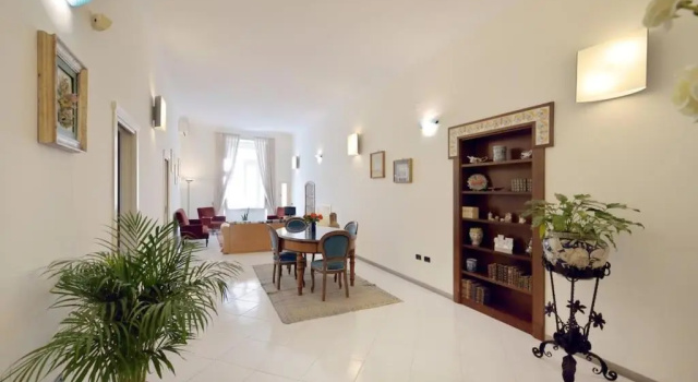 Charming apartment, Забронировать Апартаменты/квартира Неаполь - исторический центр Неаполь, рядом с Церковь и монастырь Сан-Лоренцо-Маджоре