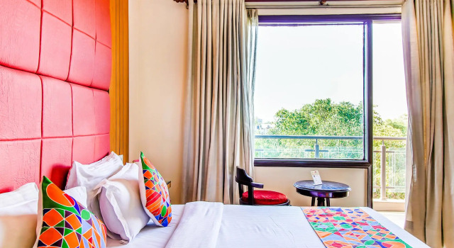 Номер Deluxe Fabhotel Signature Plaza