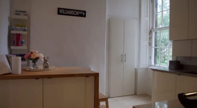Spacious 2 Bedroom Apartment by the Meadows, Забронировать Апартаменты/квартира Эдинбург Midlothian, рядом с Национальный музей Шотландии