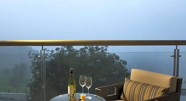 Двухместный номер Standard с балконом JW Marriott Mussoorie Walnut Grove Resort & Spa