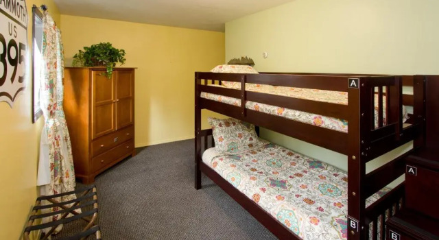 Кровать в общем номере (женский номер) Moderne Hostel