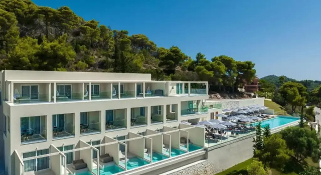 Номер Deluxe Myzith Luxury Suites