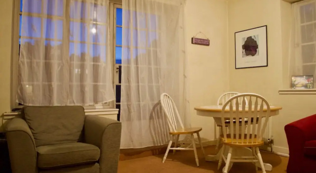 Cosy 2 Bedroom Flat off the Royal Mile, Забронировать Отель Эдинбург Midlothian, рядом с Национальный музей Шотландии