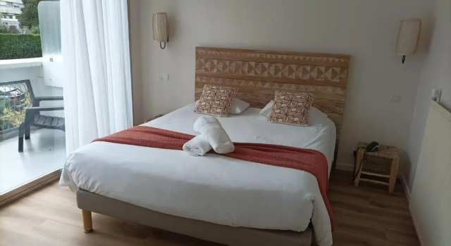 Двухместный номер Standard с балконом Hotel Maison Forge - Ex Hotel ASTORIA- Saint Etienne-Centre des Congrès