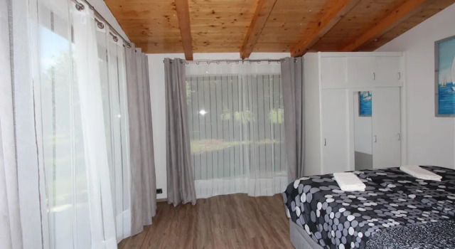 Коттедж с 2 комнатами с балконом и с видом на сад Kuvi Apartments