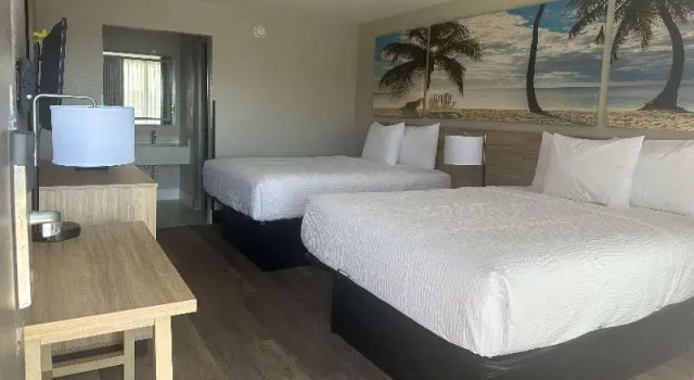 Четырёхместный номер Standard Days Inn by Wyndham Fort Myers