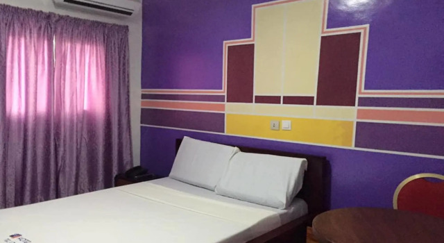 Hotel Lamirol, Boek Hotel Yopougon 