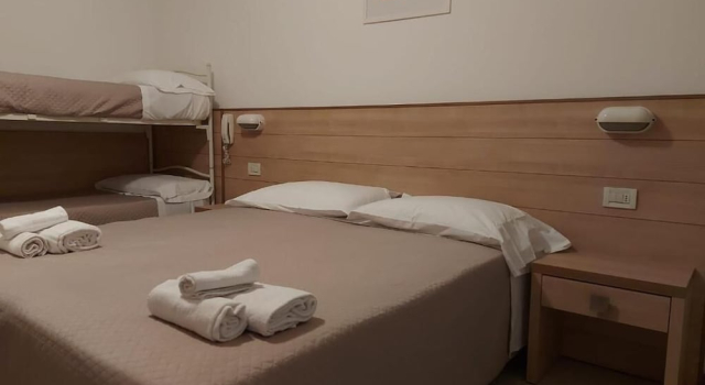 Четырёхместный номер Comfort с балконом и с видом на море Hotel Brezza Nuova Gestione