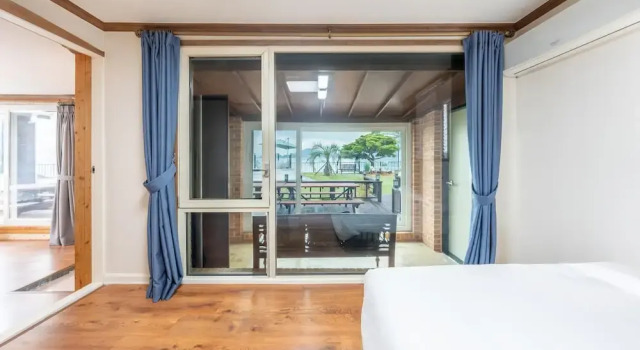 Номер Standard с 2 комнатами с балконом namhae sea stay N pet pension