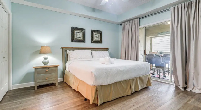Golf Course Home w/ Balcony in North Myrtle Beach!, Забронировать Апартаменты/квартира Апартаменты Южной Каролины, Апартаменты/квартира