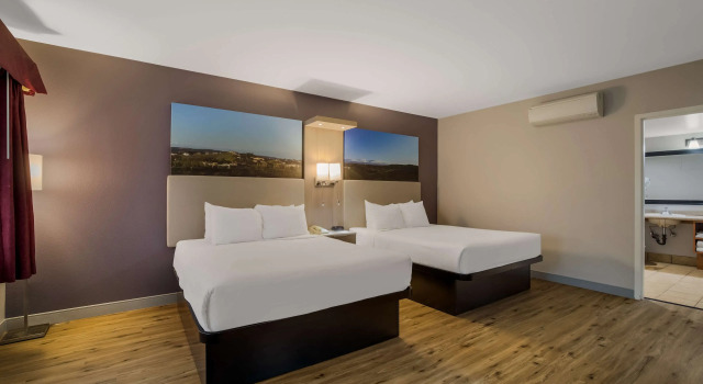 Четырёхместный номер Standard Best Western Diamond Bar Hotel & Suites