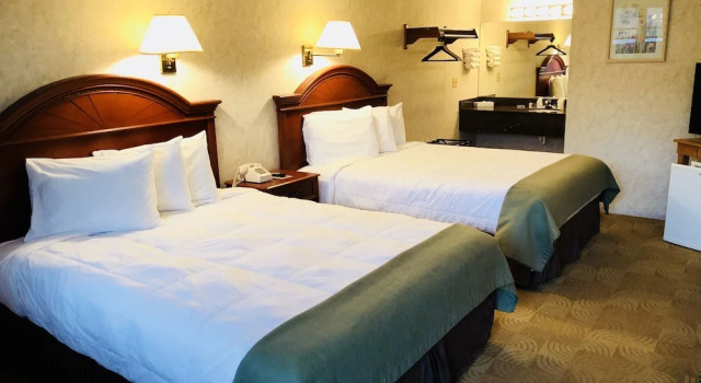 Четырёхместный номер Deluxe Lyn Aire Motel - Lake George