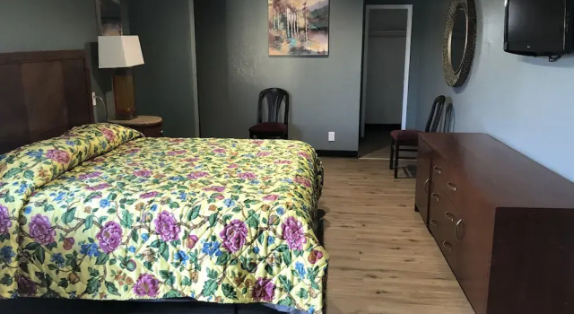 Номер Comfort King Castle Motel