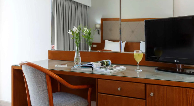 Двухместный номер с видом на бассейн Best Western Plus Hotel Plaza