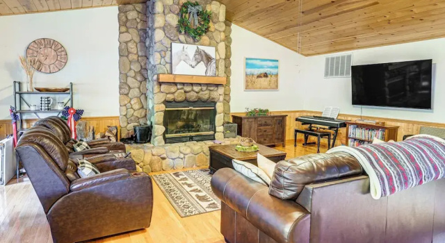 Fire Pit, Gazebo & Grill: Family Cabin in Arnold!, Забронировать Дом для отпуска Арнольд штат Калифорния
