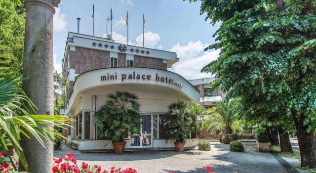 Mini Palace Hotel