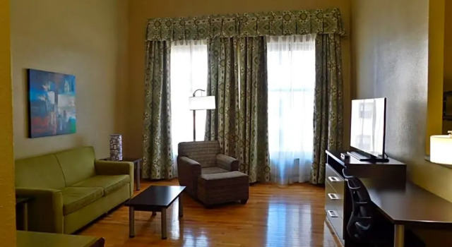 Люкс Holiday Inn Express Cleveland Downtown by IHG