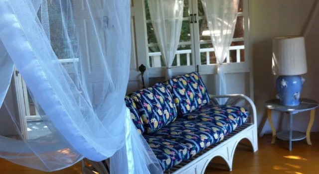 Двухместный коттедж Standard с балконом и с видом на сад Galley Bay Cottages