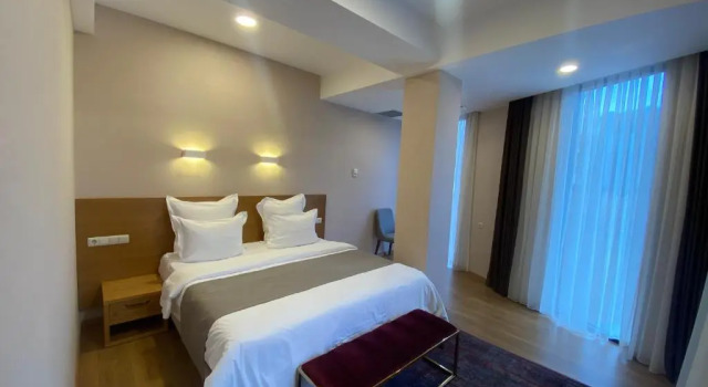 Полулюкс с балконом Mukhrantubani Boutique Hotel