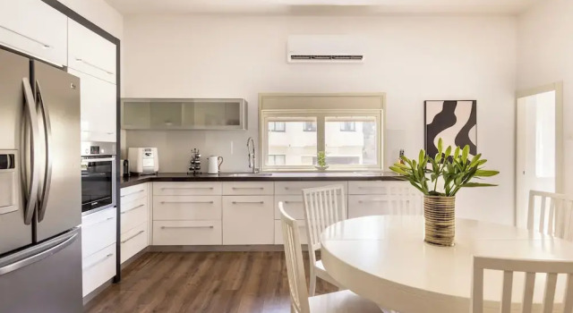 Коттедж Heart of TLV Elegant Home by Sea N' Rent