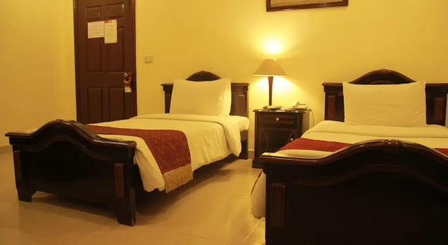 1 Bedroom Deluxe Twin room Hotel One Lalazar Multan