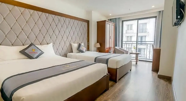 Трёхместный номер Standard с балконом Royal Charm Hotel